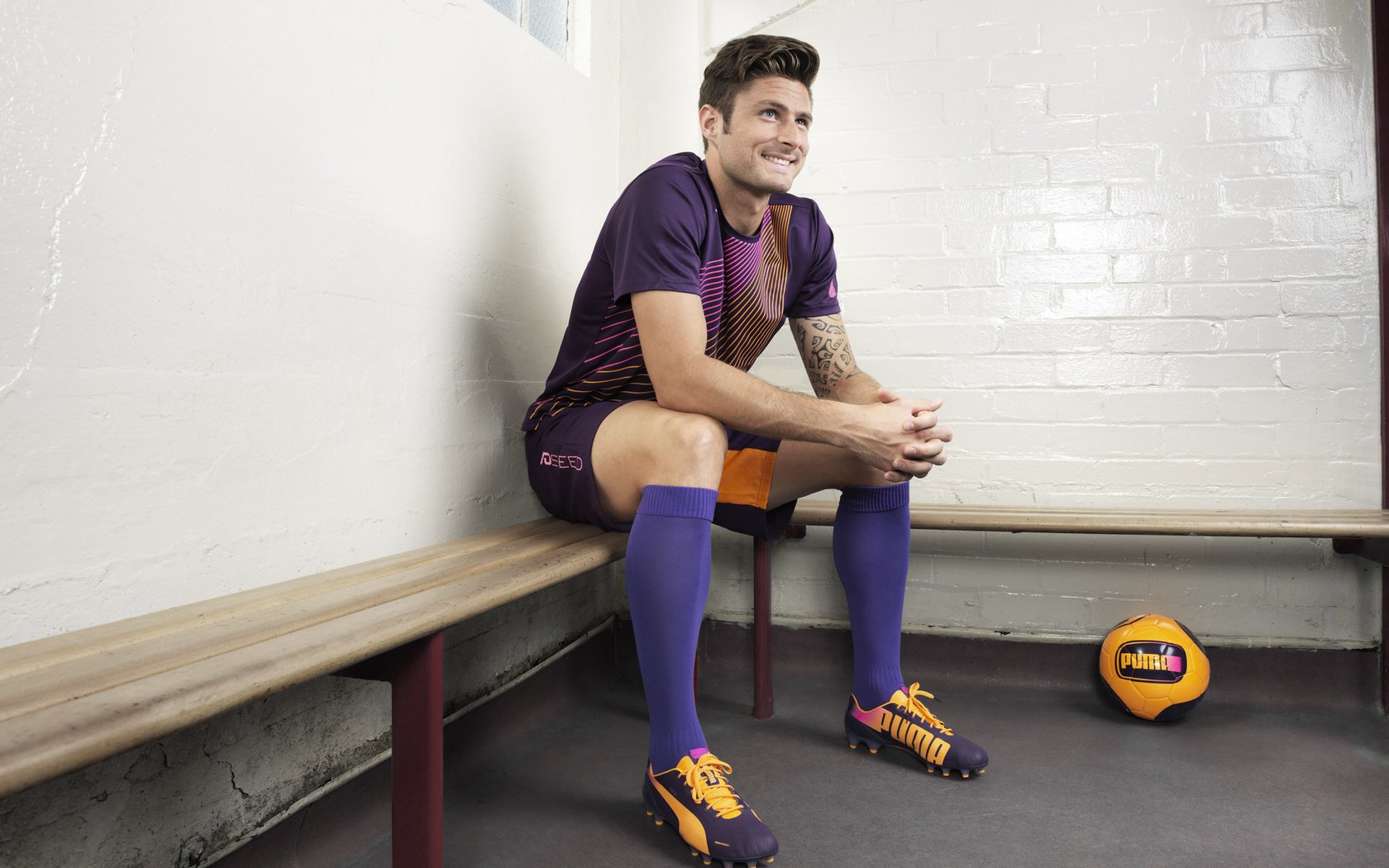 乐鱼电竞在线平台-英超俱乐部探索 Netflix 模式直播以突破传统电视收入瓶颈,英超网络直播平台